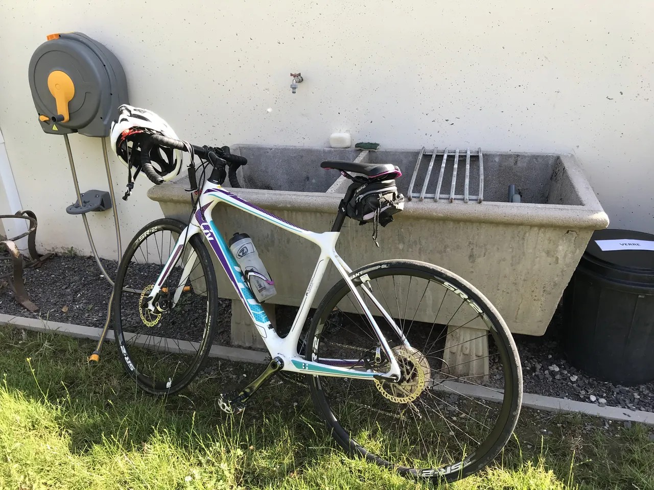Le point de lavage des vélos, au gîte